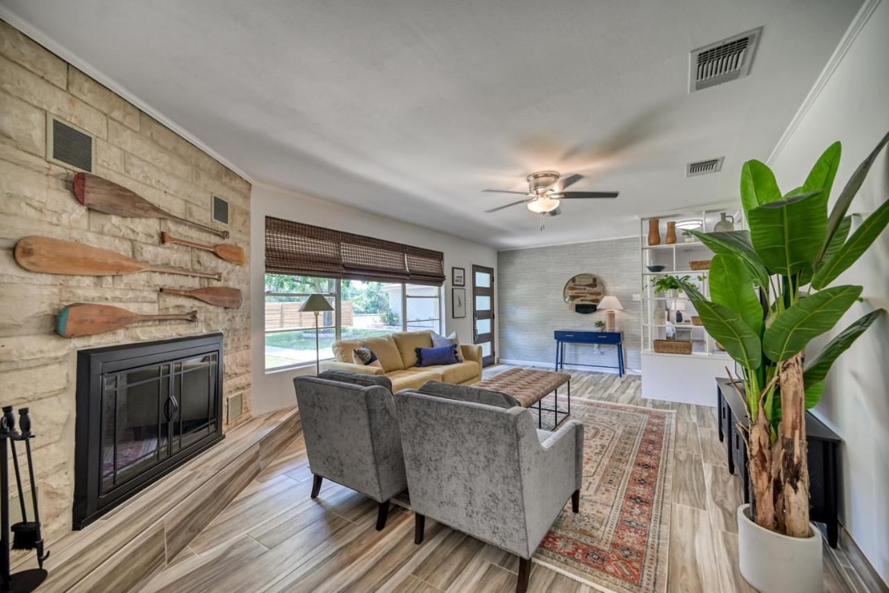 Luxury Lakefront Oasis With Boat Dock-Firepit McQueeney Bagian luar foto