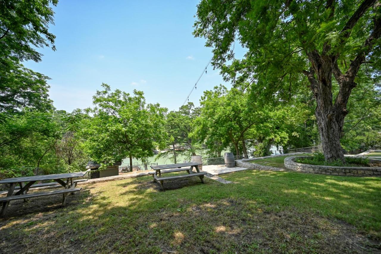 Luxury Lakefront Oasis With Boat Dock-Firepit McQueeney Bagian luar foto