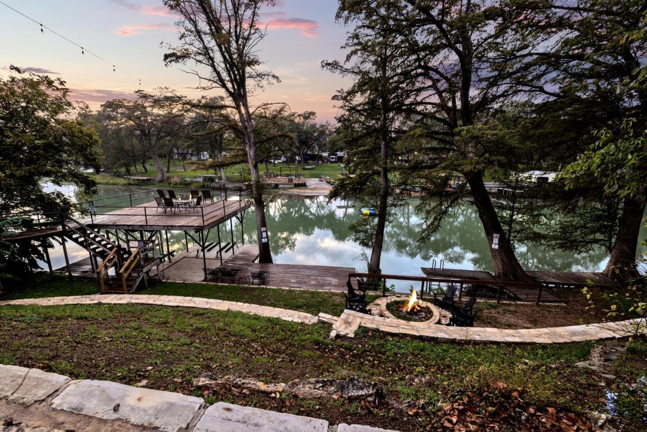 Luxury Lakefront Oasis With Boat Dock-Firepit McQueeney Bagian luar foto