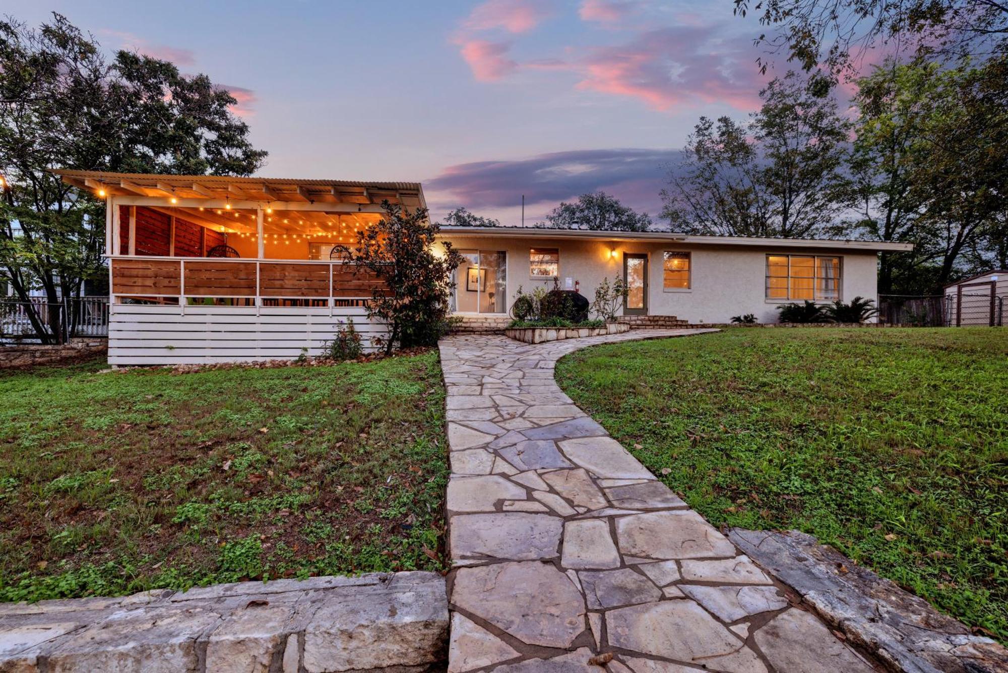 Luxury Lakefront Oasis With Boat Dock-Firepit McQueeney Bagian luar foto