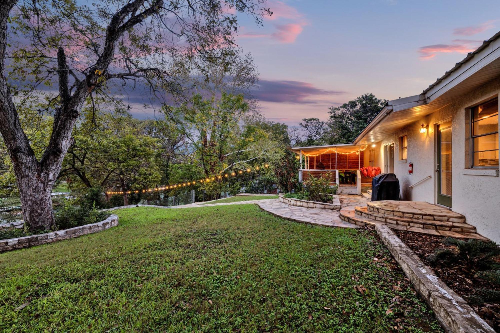 Luxury Lakefront Oasis With Boat Dock-Firepit McQueeney Bagian luar foto